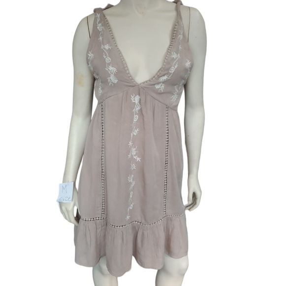 Jessica Simpson Flowy Embroidered Beige Medium Summer Dress NEW - Picture 1 of 14